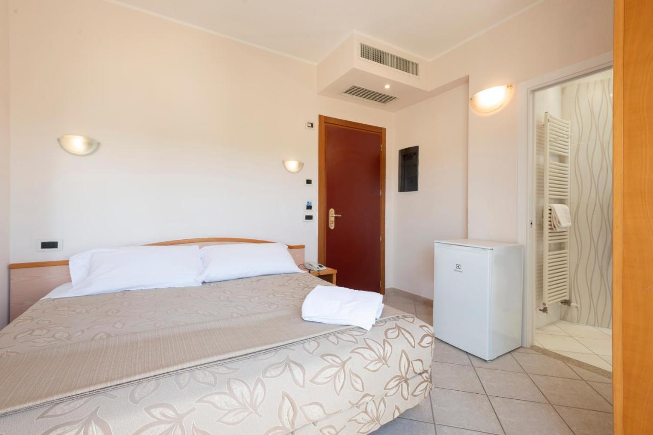 Hotel Residence Imperial Misano Adriatico Eksteriør billede