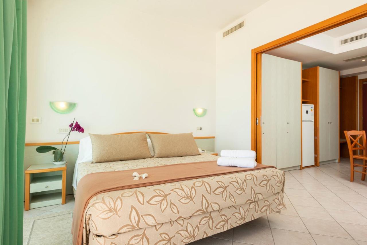 Hotel Residence Imperial Misano Adriatico Eksteriør billede