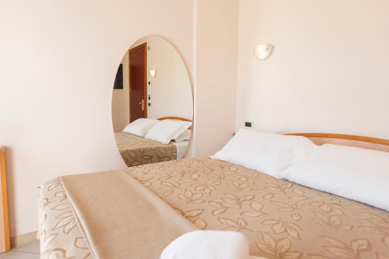 Hotel Residence Imperial Misano Adriatico Eksteriør billede