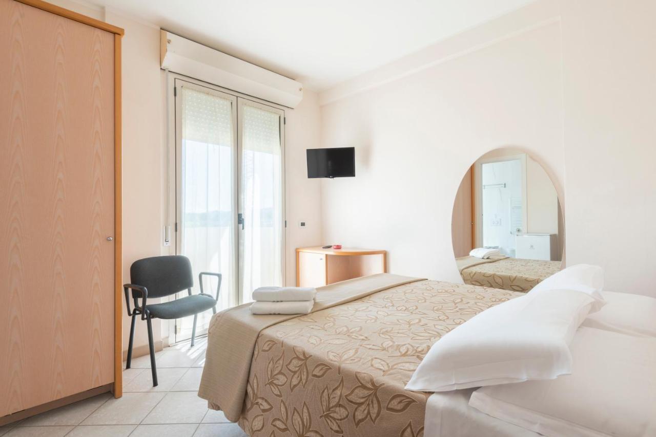 Hotel Residence Imperial Misano Adriatico Eksteriør billede
