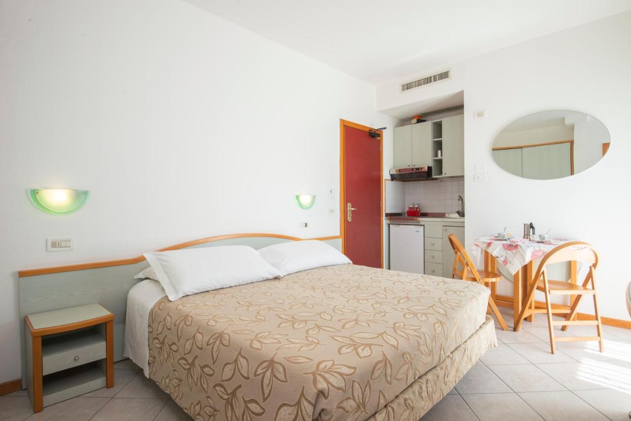 Hotel Residence Imperial Misano Adriatico Eksteriør billede