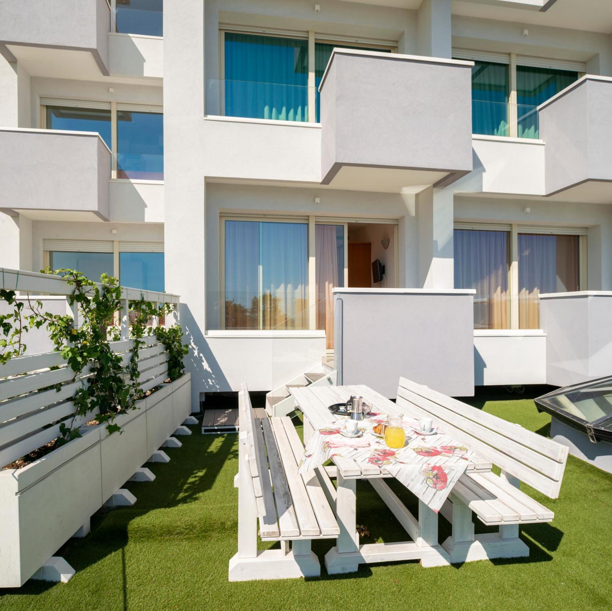 Hotel Residence Imperial Misano Adriatico Eksteriør billede